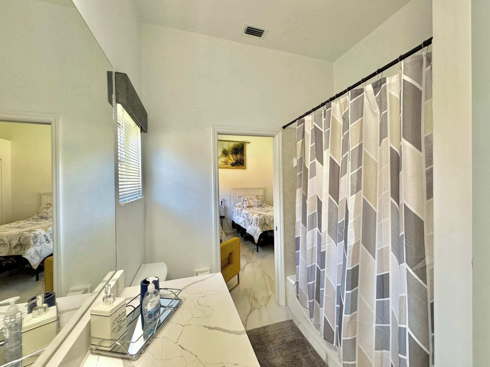 3 makuuhuonetta, silitysrauta/-lauta, Wi-Fi, vuodevaatteet