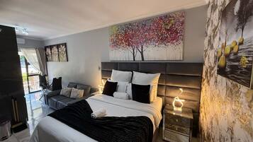 Comfort Double Room | Laptop workspace, free WiFi