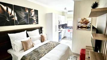 Comfort Room | Laptop workspace, free WiFi