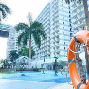 Outdoor pool - House of Wu (Pasay)