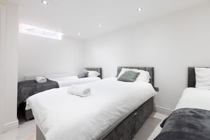 House | Spa - Leeds Retreat - 4BR House, Sleeps 10 (Leeds)