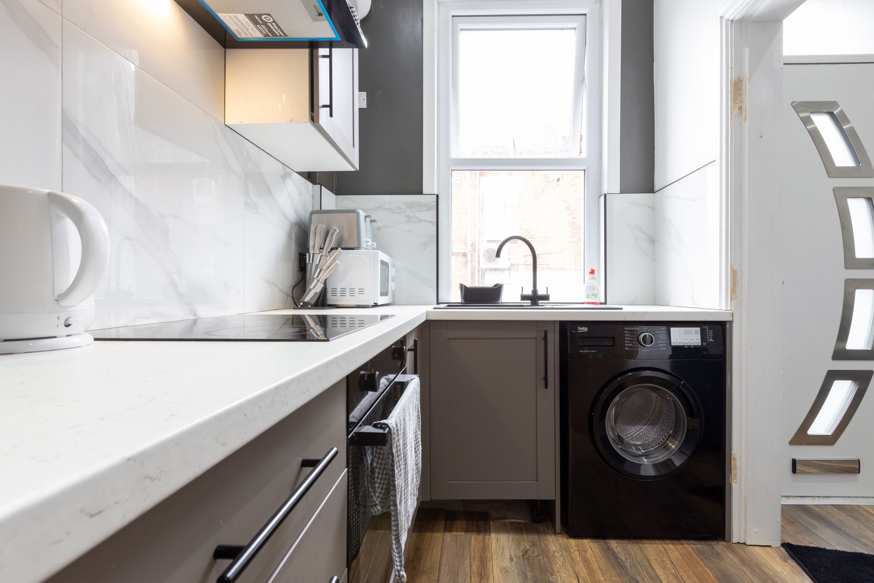 House | Private kitchen | Fridge, microwave, oven, stovetop