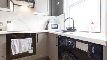 House | Private kitchen | Fridge, microwave, oven, stovetop