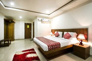 Desk, laptop workspace, blackout drapes, soundproofing - Hotel Rainbow International Airport Road (Hyderabad)