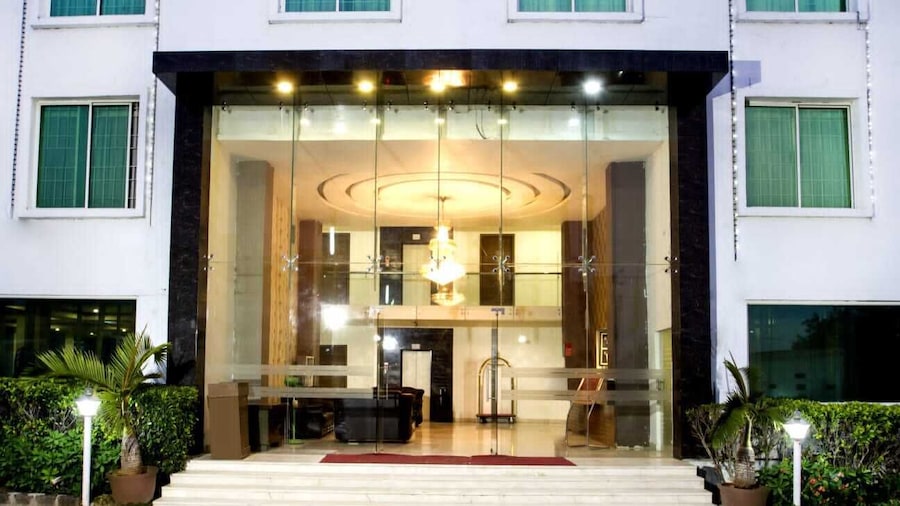 Hotel Rainbow International Airport Road