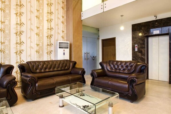 Reception - Hotel Rainbow International Airport Road (Hyderabad)