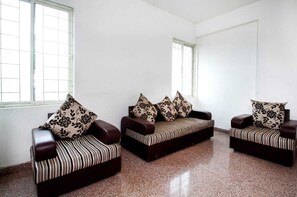 Lobby sitting area - Hotel Rainbow International Airport Road (Hyderabad)