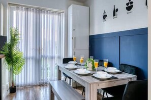 House | Dining - Home Near City Centre, Pets Welcome, Parking (Manchester)
