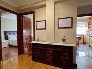 2 quartos, ferros/tábuas de passar roupa, Wi-Fi, roupa de cama