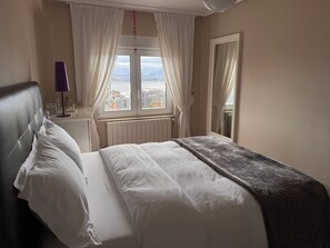 2 bedrooms, iron/ironing board, WiFi, bed sheets - Cozy apartment close to the areas of interest  (Santander)