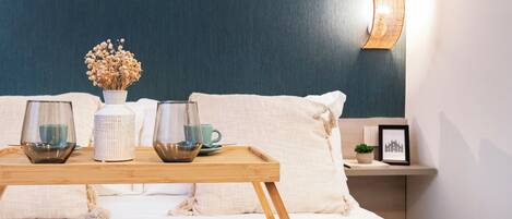 Habitación Confort, para no fumadores, baño privado | Escritorio y espacio para trabajar con laptop