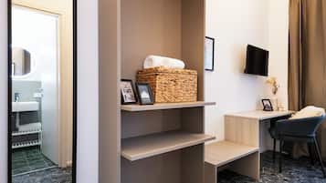 Classic Single Room, 1 Large Twin Bed, Private Bathroom | Desk, laptop workspace, iron/ironing board, free WiFi