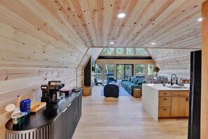 Télévision, cheminée, jeux vidéo