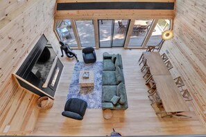 Télévision, cheminée, jeux vidéo