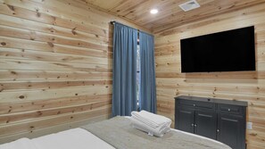 7 bedrooms, WiFi, bed sheets