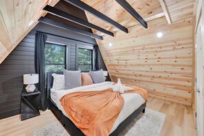 6 bedrooms, WiFi, bed sheets