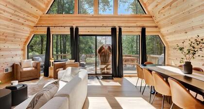 The Pocono Dreamhouse | Lake Access | Jacuzzi