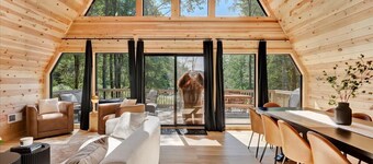 The Pocono Dreamhouse | Lake Access | Jacuzzi