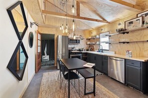 Frigorífic, microones, forn i placa de cuina 