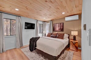 2 bedrooms, WiFi, bed sheets - Emerald Pines Cabin | Lake Access | Hot Tub (Lackawanna County)