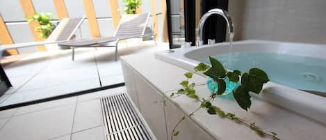 Superior Twin Room, Non Smoking (modern) | Bathroom