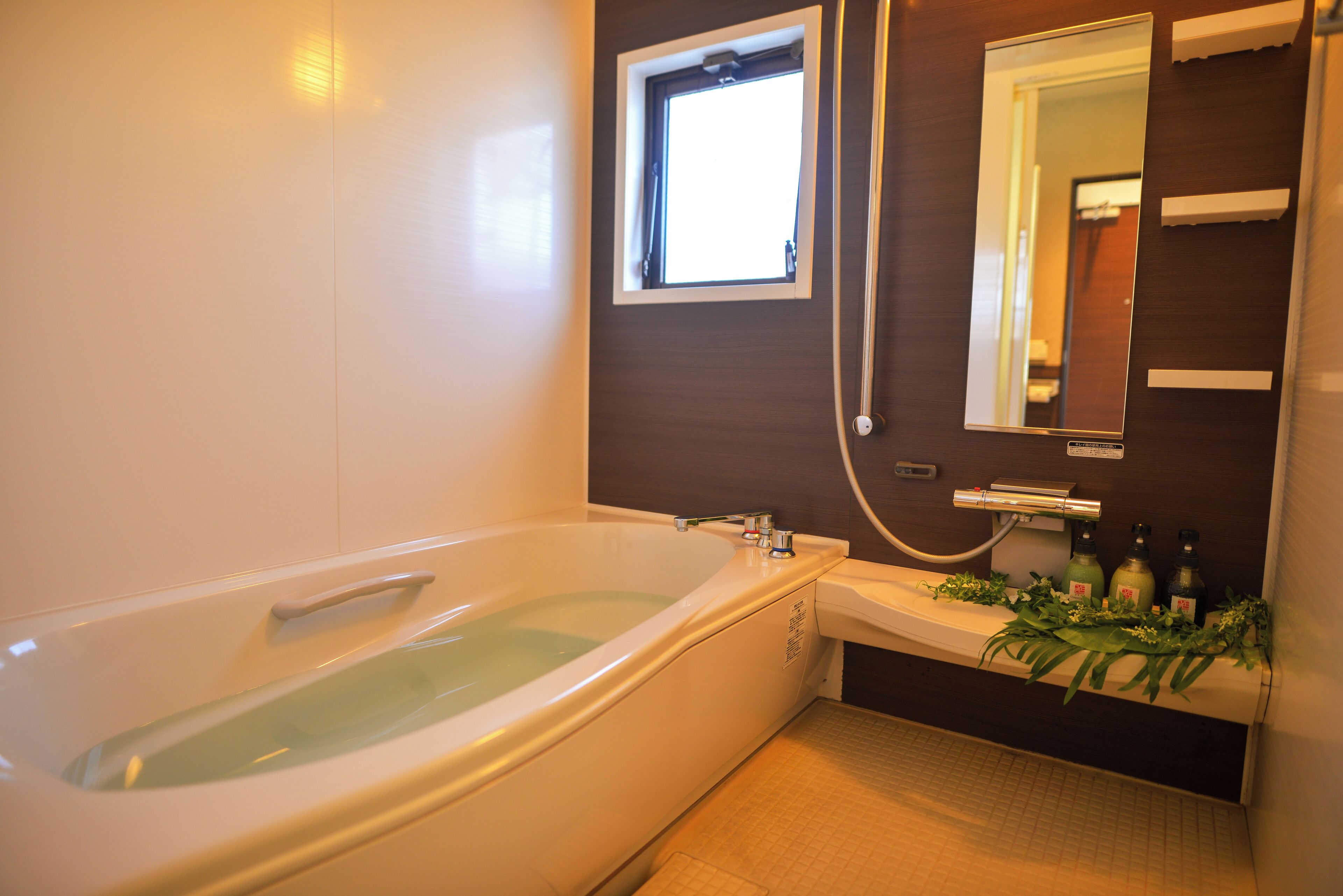 [Renovated]Deluxe Triple Room, Non Smoking | Bathroom | Free toiletries, slippers, towels, shampoo