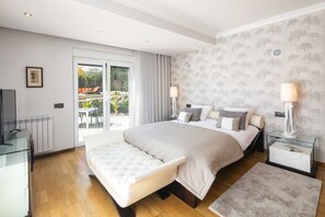 5 Schlafzimmer, Bügeleisen/Bügelbrett, Reisekinderbett