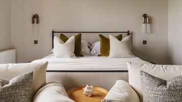 5 slaapkamers, een strijkplank/strijkijzer, reisbedje, gratis wifi