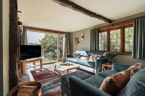 Smart TV, fireplace - Spectacular views, Troutbeck, dog friendly (TROUTBECK)