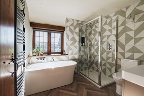 Hårføner og håndklær