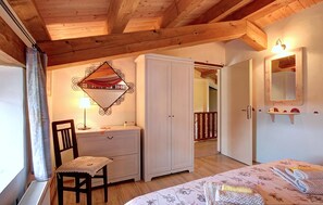 2 bedrooms, in-room safe, iron/ironing board, free WiFi