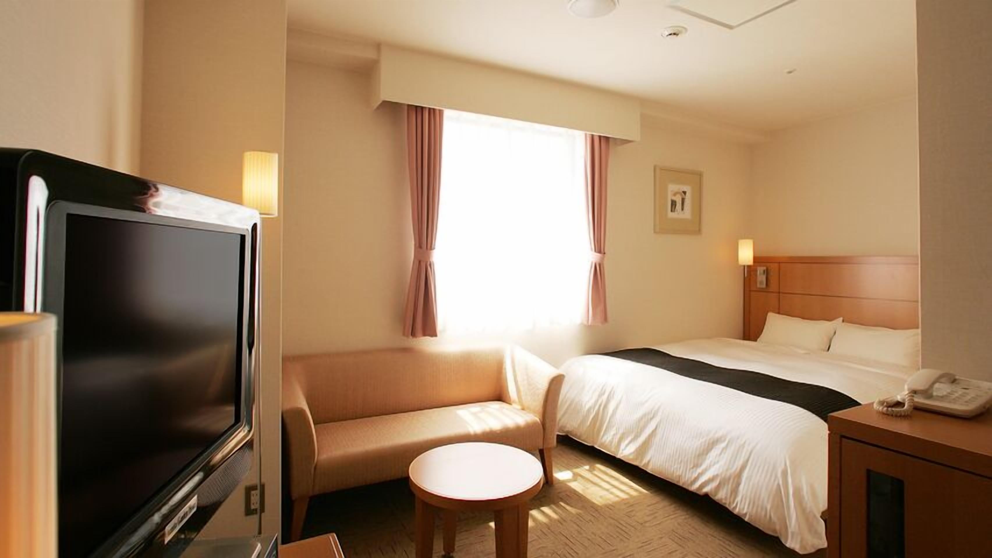 Down comforters, desk, blackout drapes, free WiFi