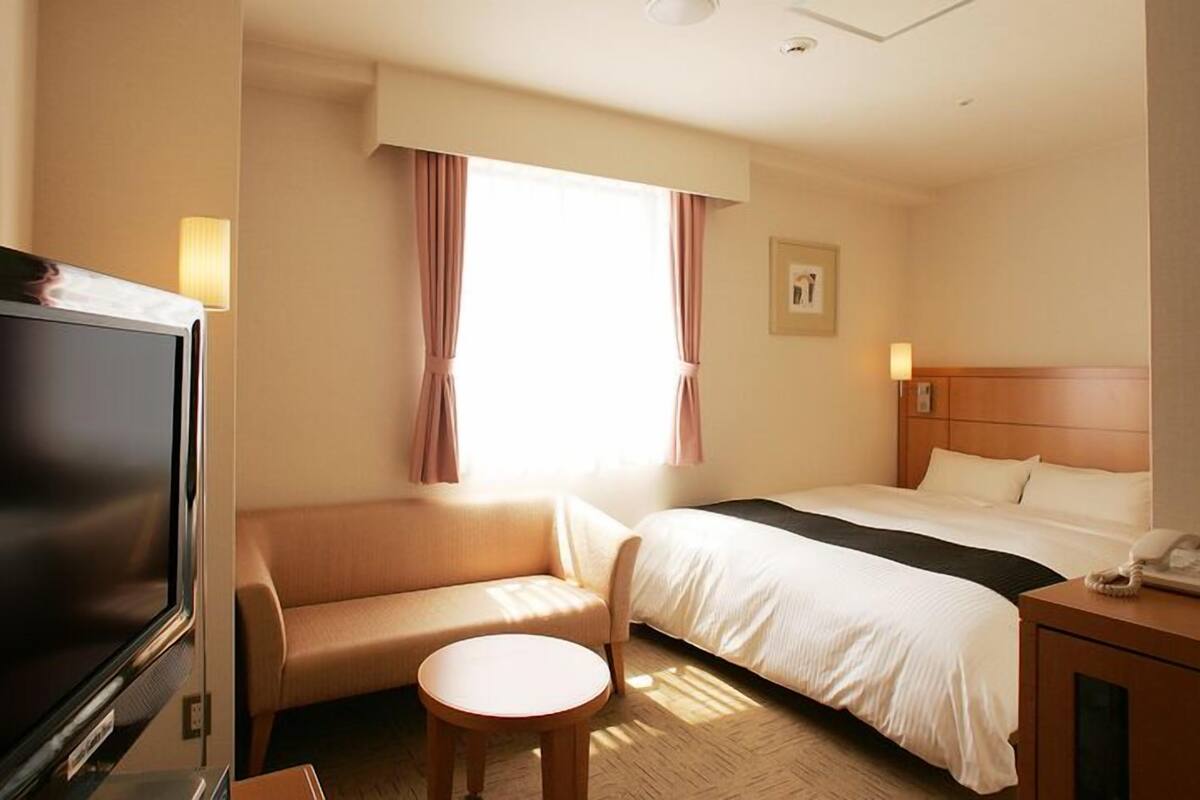 Down comforters, desk, blackout drapes, free WiFi