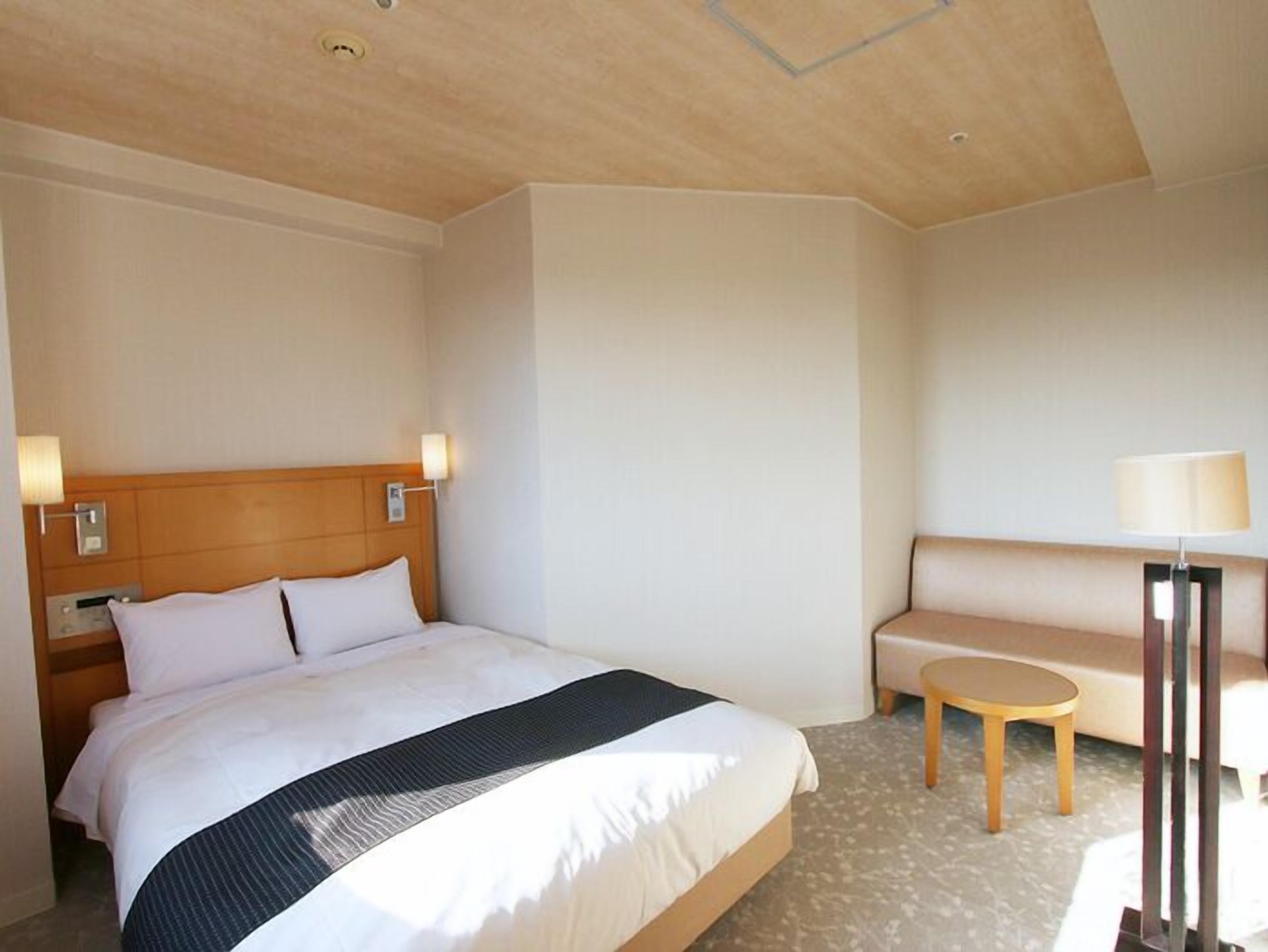 Down comforters, desk, blackout drapes, free WiFi