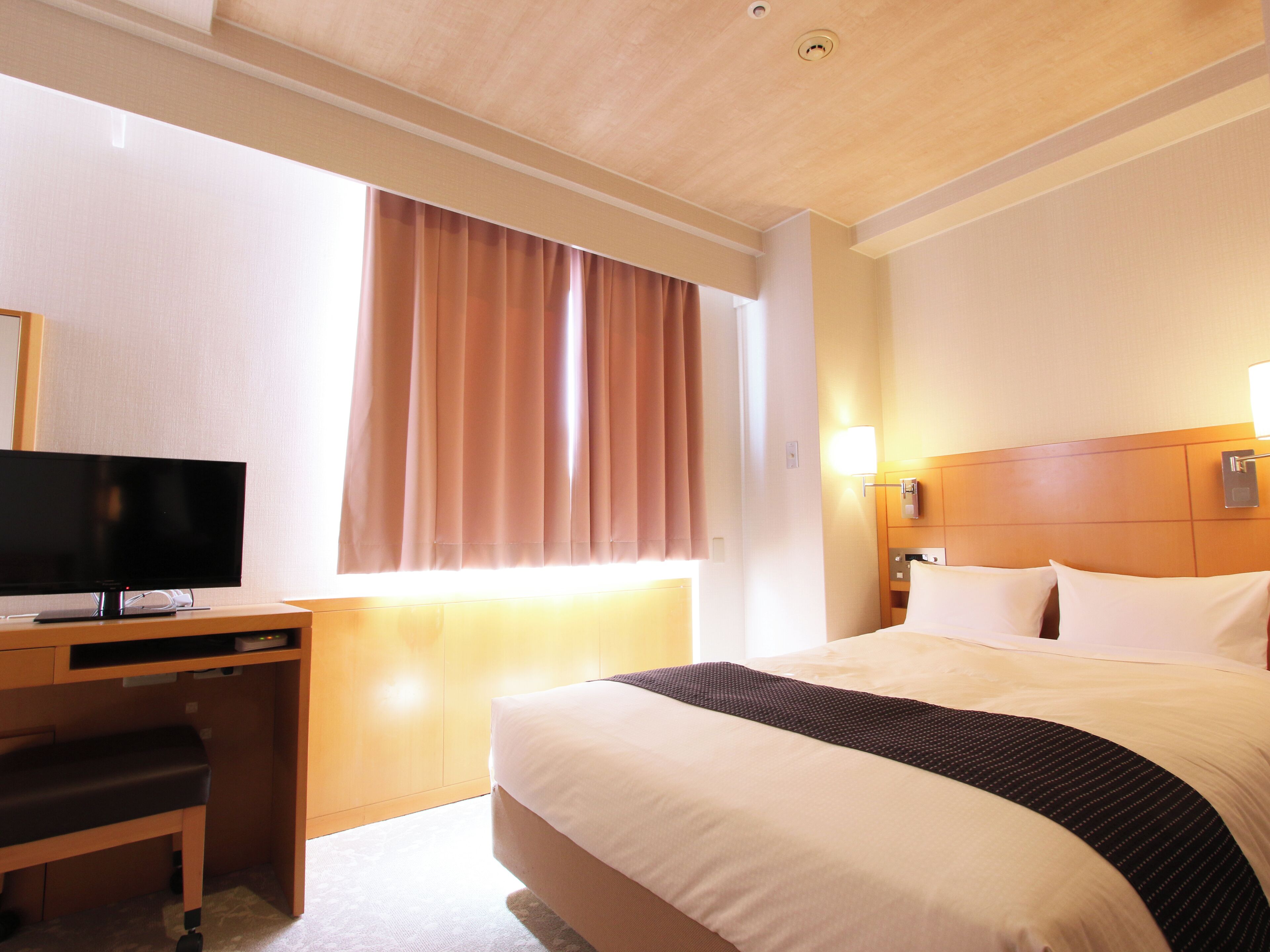 Desk, blackout drapes, free WiFi