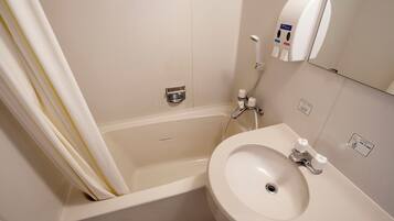 Bañera con ducha, artículos de tocador gratuitos, secador de pelo