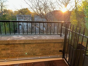 Property grounds - Beautiful Apartment with a Private Balcony near the University (Chicago)