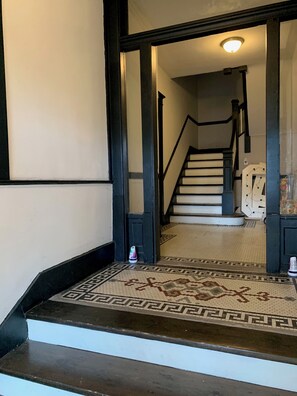 Interior - Beautiful Apartment with a Private Balcony near the University (Chicago)