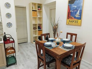 Dining - Piazzetta 4 - Holiday Home (Napoli)