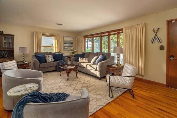 Smart TV, fireplace, books