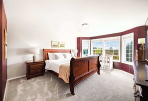 4 bedrooms, desk, iron/ironing board, WiFi