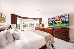4 bedrooms, desk, iron/ironing board, WiFi