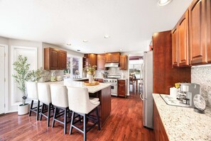 Fridge, microwave, oven, stovetop - Stylish 4BR retreat with pool & year-round hot tub! (Tacoma)