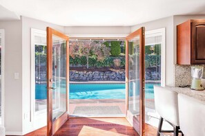 Interior - Stylish 4BR retreat with pool & year-round hot tub! (Tacoma)