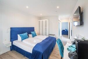 Escritorio, sistema de insonorización y wifi gratis 