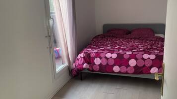 2 chambres, fer et planche à repasser, Wi-Fi, draps fournis