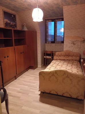 3 bedrooms, iron/ironing board, WiFi, bed sheets - Gîte for rent with two balconies (Les Ancizes-Comps)