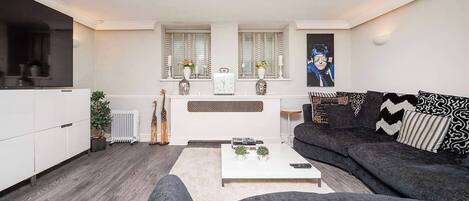 TV, impianto stereo, studio