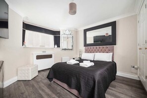 2 bedrooms, desk, iron/ironing board, WiFi