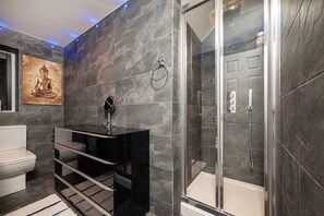 Bruser, hårtørrer, håndklæder, Shampoo
